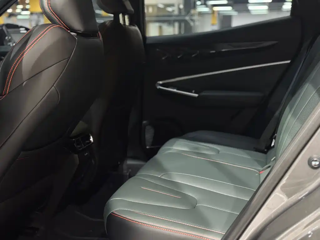 Geely Auto Emgrand 2024 1.5TD Dragon Edition 2025 - thumbnail 8