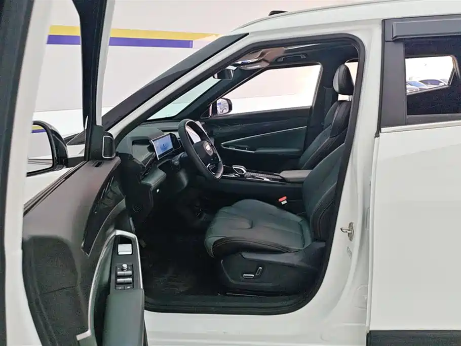Geely Auto Emgrand 2024 1.5TD SmartLink+ 2025 - thumbnail 9