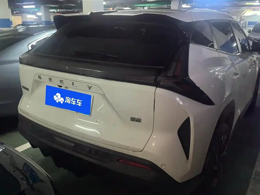Geely Auto Emgrand 2024 1.5TD Dragon Edition 2024 - thumbnail 3