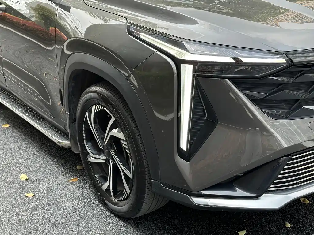 Geely Auto Emgrand 2024 1.5TD SmartLink+ 2024 - thumbnail 4