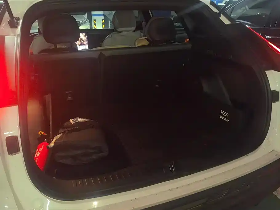 Geely Auto Emgrand 2024 1.5TD Dragon Edition 2024 - thumbnail 4