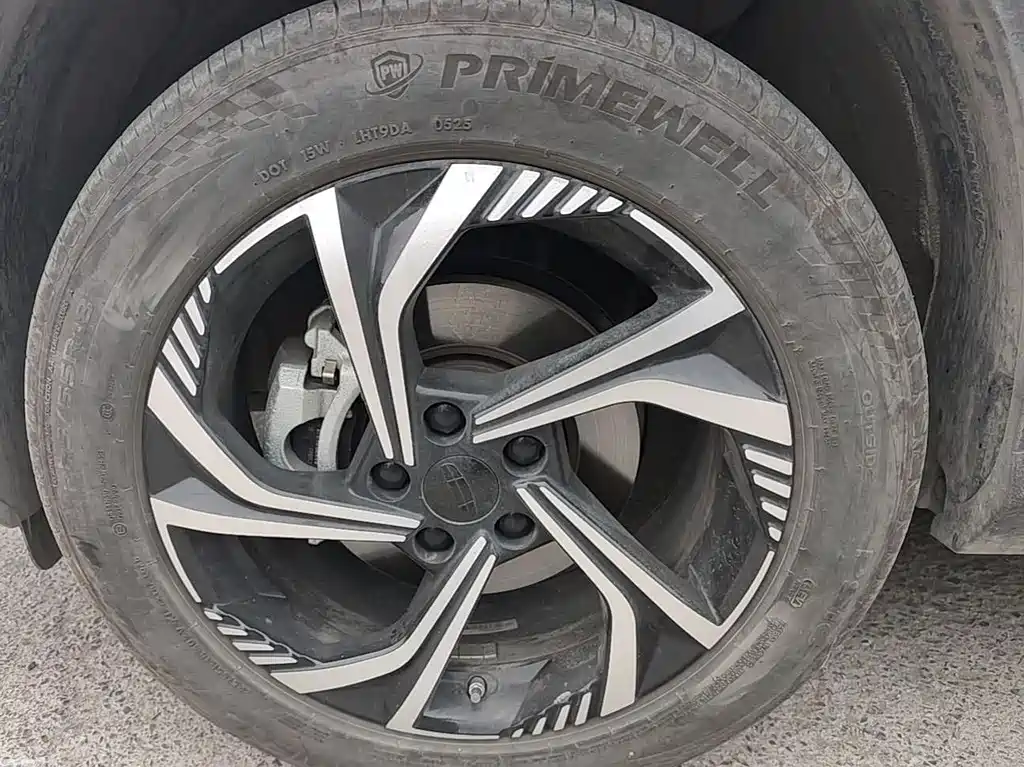 Geely Auto Emgrand 2024 1.5TD Dragon Edition 2025 - thumbnail 5