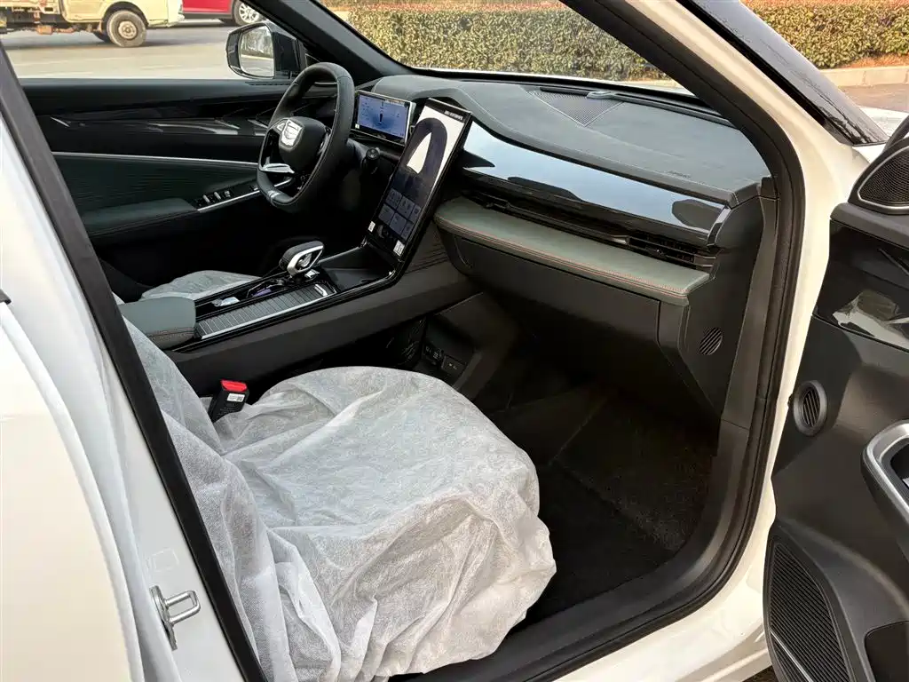 Geely Auto Emgrand 2024 1.5TD SmartLink+ 2026 - thumbnail 14