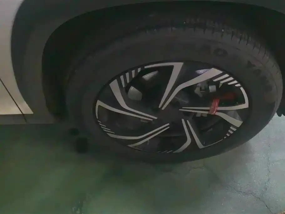 Geely Auto Emgrand 2024 1.5TD Dragon Edition 2024 - thumbnail 6