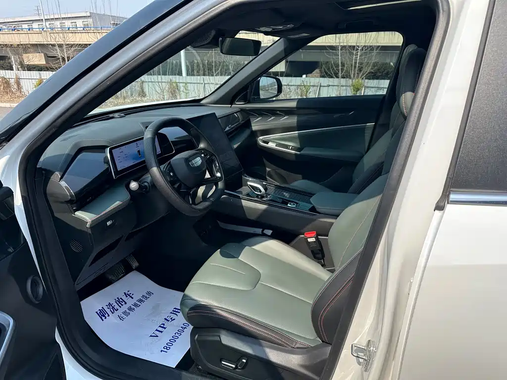 Geely Auto Emgrand 2024 1.5TD SmartLink+ 2024 - thumbnail 3