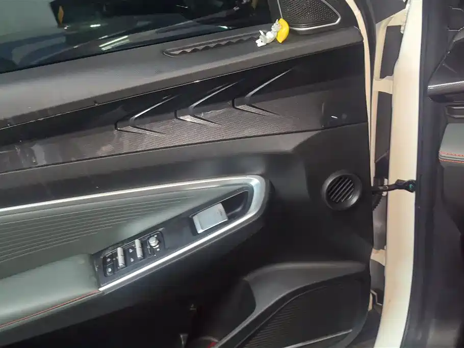 Geely Auto Emgrand 2024 1.5TD Dragon Edition 2024 - thumbnail 7