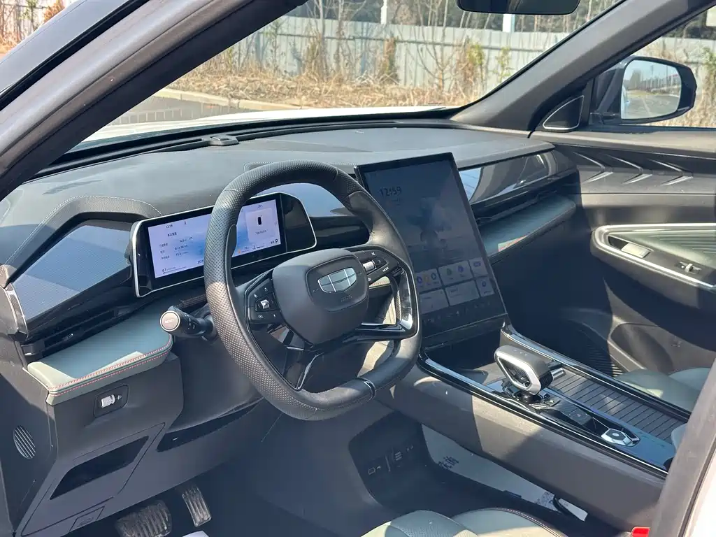 Geely Auto Emgrand 2024 1.5TD SmartLink+ 2024 - thumbnail 4