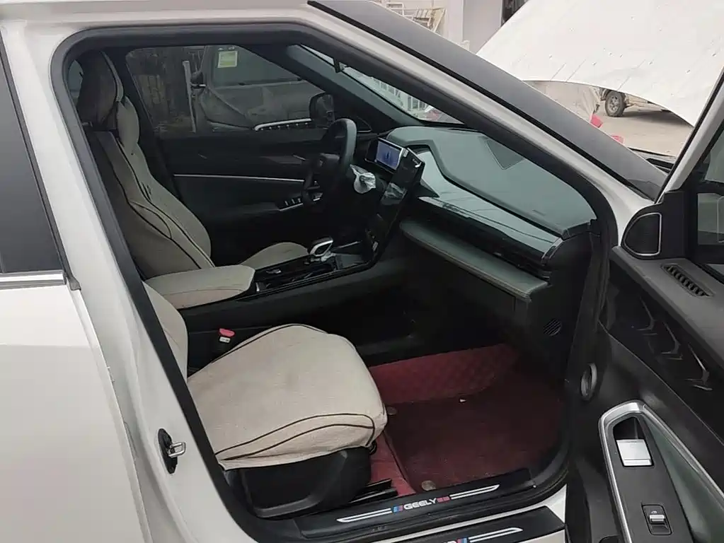 Geely Auto Emgrand 2024 1.5TD Dragon Edition 2025 - thumbnail 8