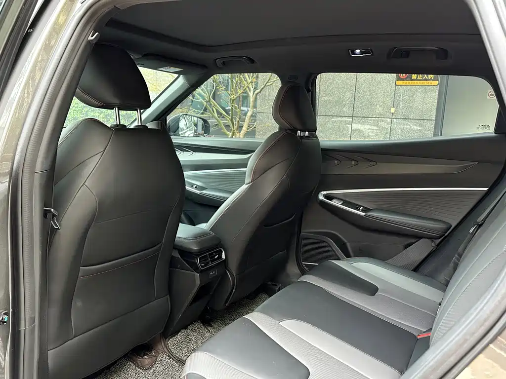 Geely Auto Emgrand 2024 1.5TD SmartLink+ 2024 - thumbnail 11