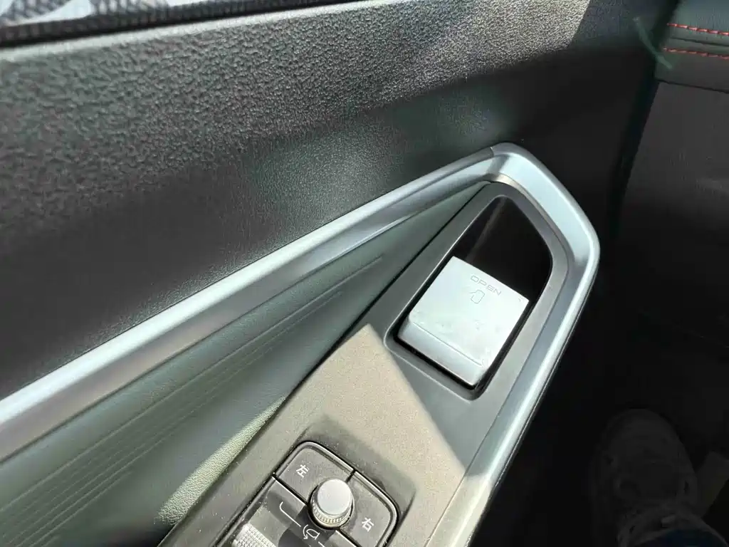 Geely Auto Emgrand 2024 1.5TD Dragon Edition 2024 - thumbnail 8