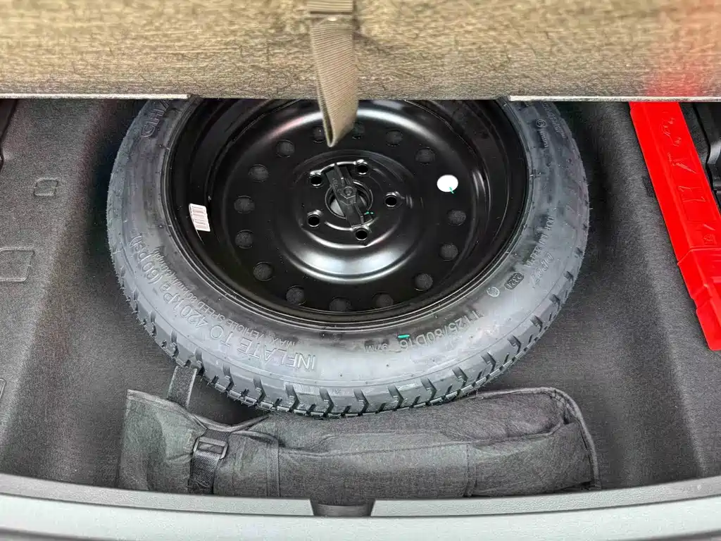 Geely Auto Emgrand 2024 1.5TD Dragon Edition 2024 - thumbnail 11