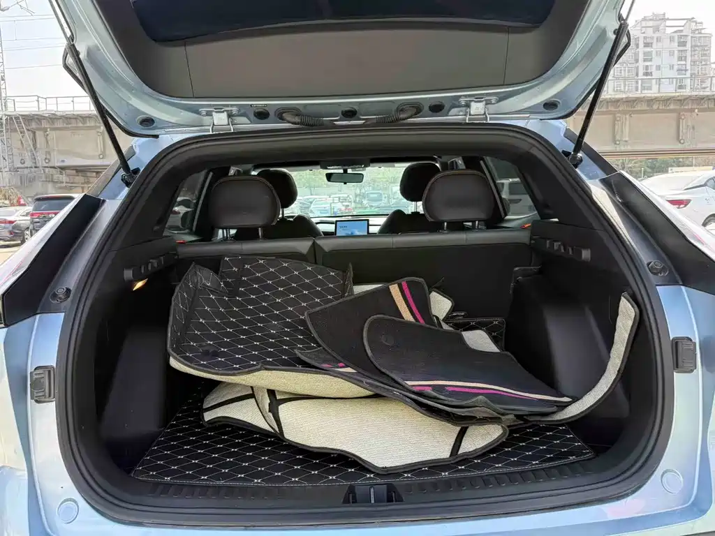 Geely Auto Emgrand 2024 1.5TD Dragon Edition 2024 - thumbnail 12