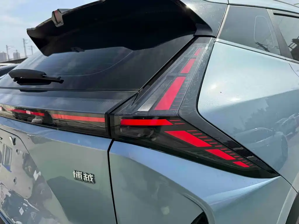 Geely Auto Emgrand 2024 1.5TD Dragon Edition 2024 - thumbnail 16