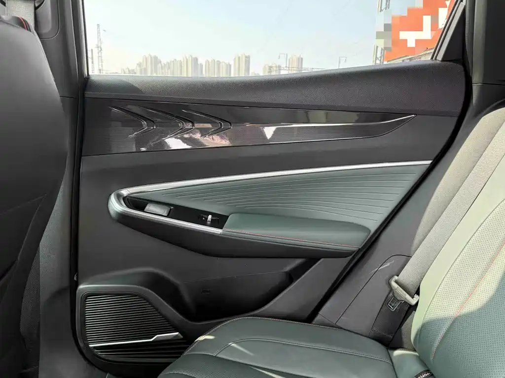 Geely Auto Emgrand 2024 1.5TD Dragon Edition 2024 - thumbnail 22