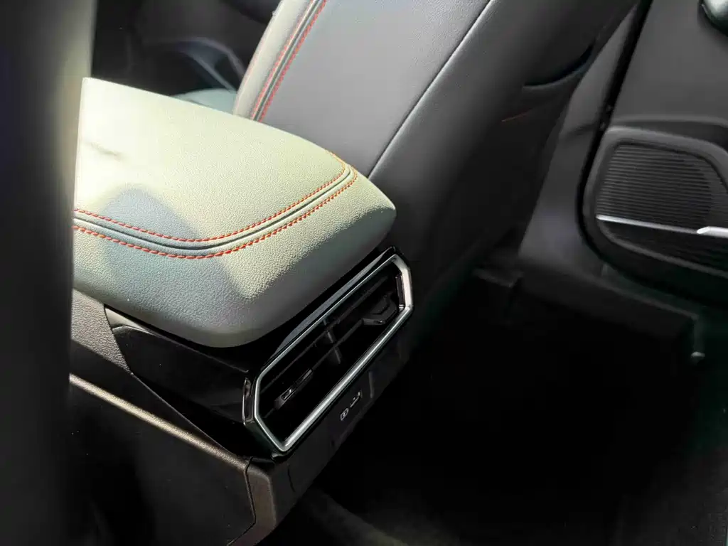 Geely Auto Emgrand 2024 1.5TD Dragon Edition 2024 - thumbnail 23