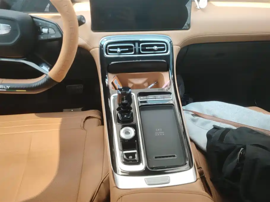 Geely Auto Emgrand L 2025 4th Gen 1.5TD DCT Premium 2025 - thumbnail 15