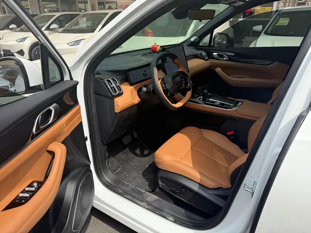 Geely Auto Emgrand L 2025 4th Gen 1.5TD DCT Shanhe 2026 - thumbnail 3