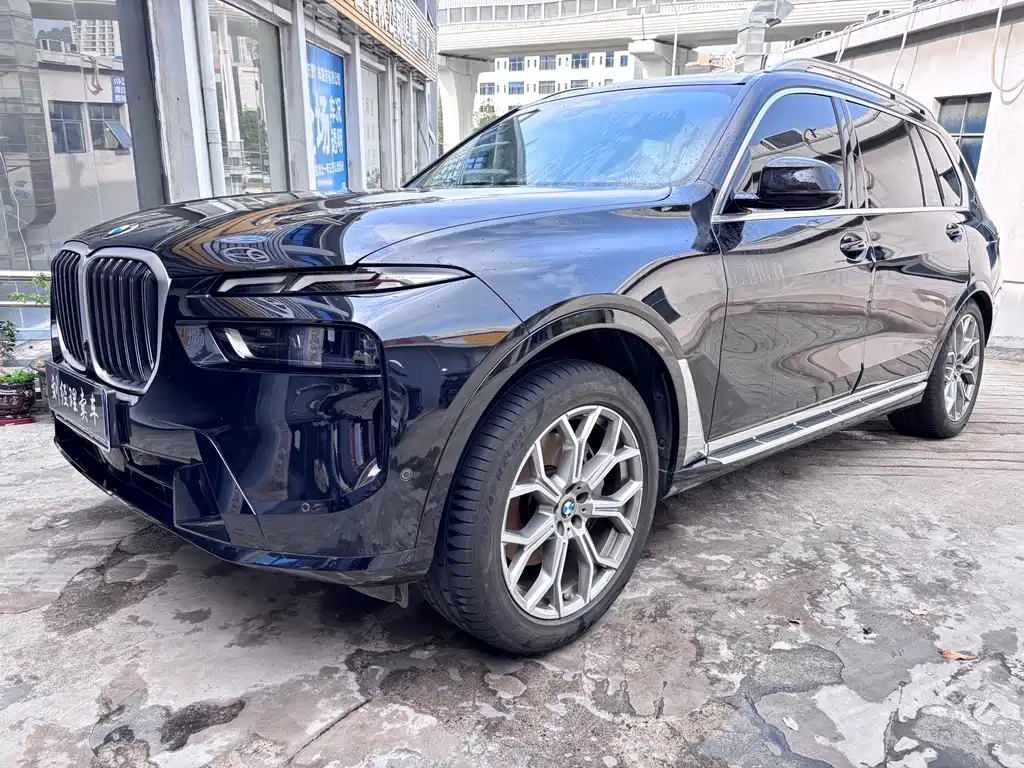BMW BMW X7 xDrive40i Luxury Package 2023