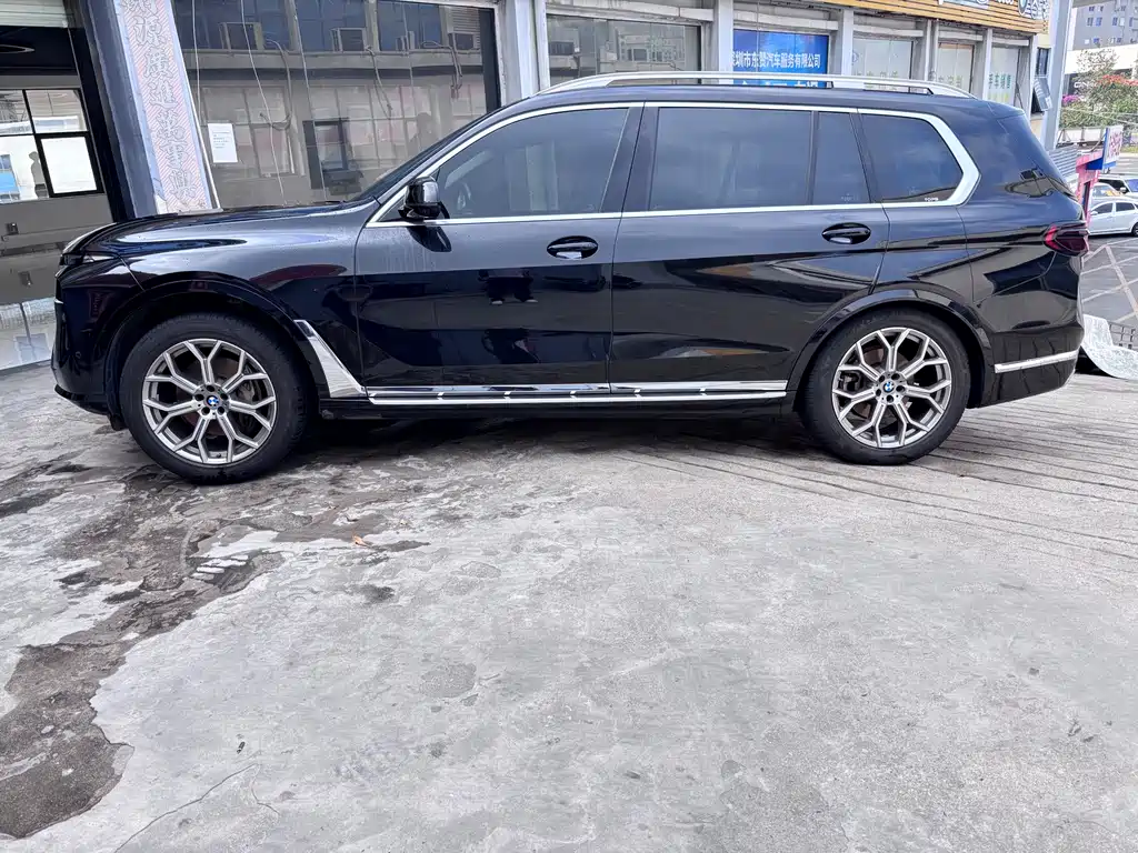 BMW BMW X7 xDrive40i Luxury Package 2023 - thumbnail 4