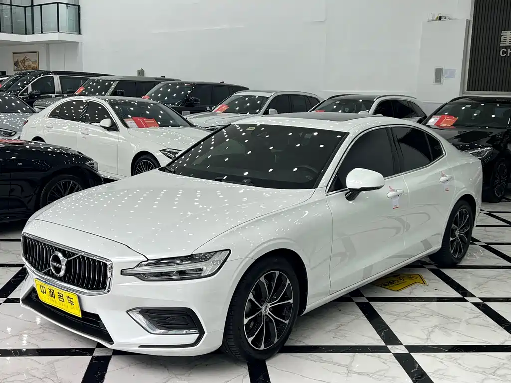Volvo Volvo S60 2020 T4 Momentum Luxury Edition 2020