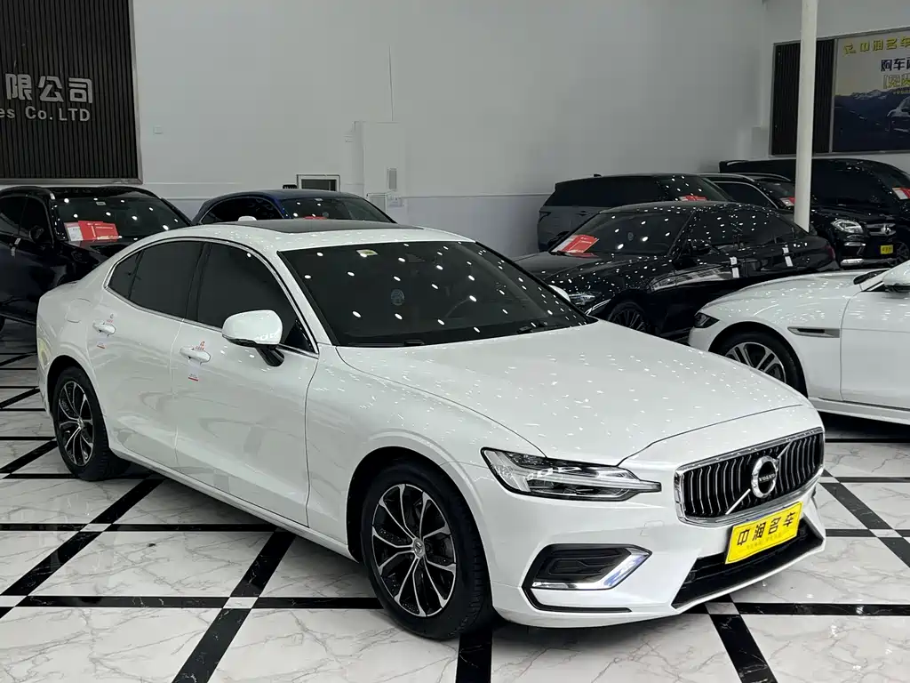 Volvo Volvo S60 2020 T4 Momentum Luxury Edition 2020 - thumbnail 3