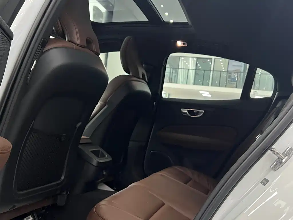 Volvo Volvo S60 2020 T4 Momentum Luxury Edition 2020 - thumbnail 9