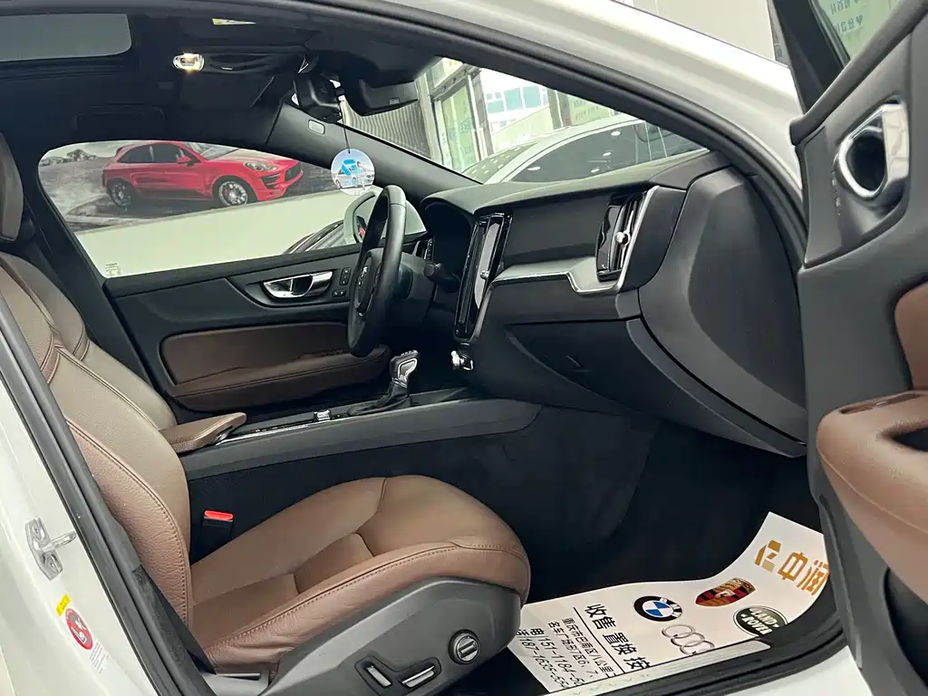 Volvo Volvo S60 2020 T4 Momentum Luxury Edition 2020 - thumbnail 10