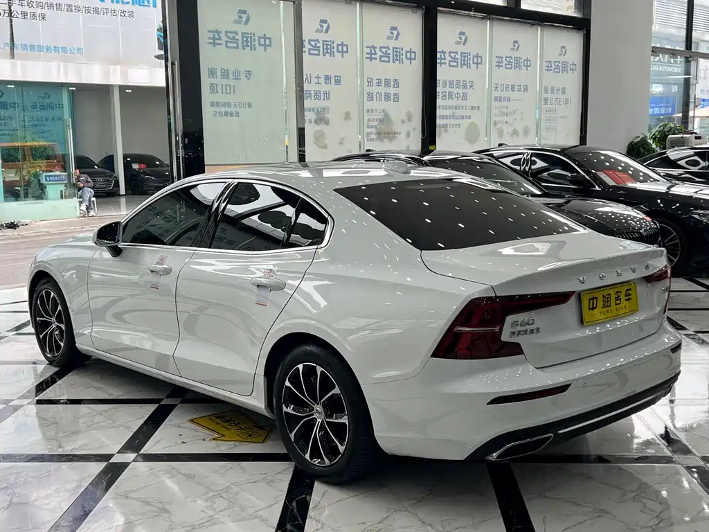 Volvo Volvo S60 2020 T4 Momentum Luxury Edition 2020 - thumbnail 14