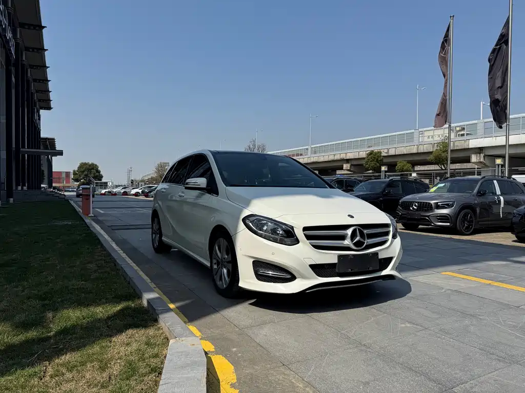 Mercedes-Benz Mercedes-Benz B-Class 2017 B 200 Sport Edition 2017 - thumbnail 3