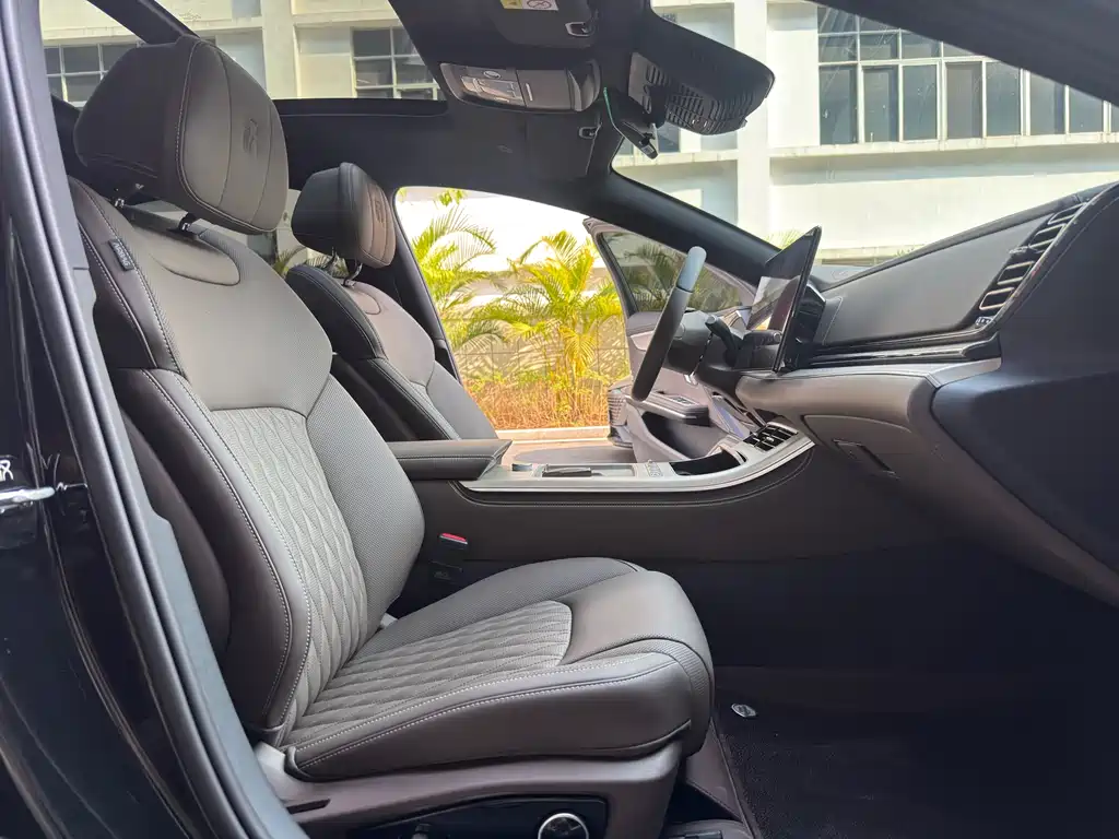 BYD Han 2025 EV Smart Drive 635KM Flagship 2025 - thumbnail 13