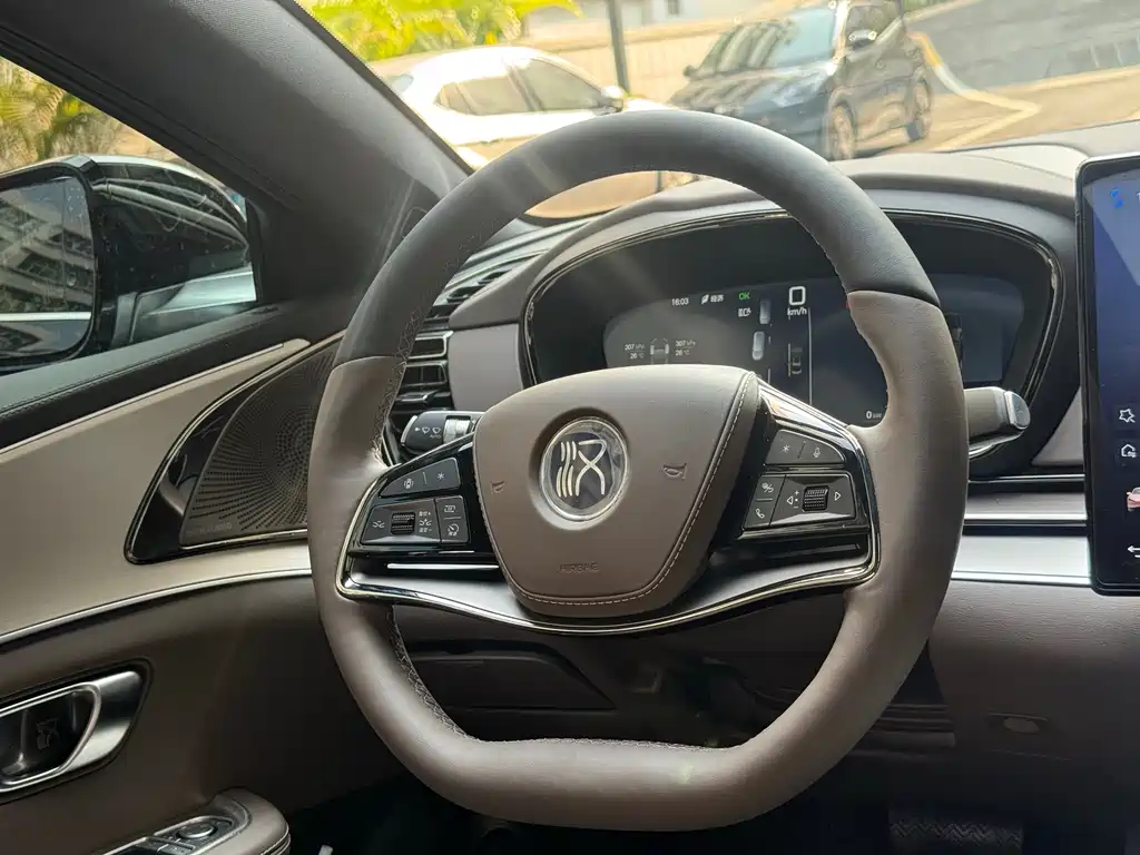 BYD Han 2025 EV Smart Drive 635KM Flagship 2025 - thumbnail 18