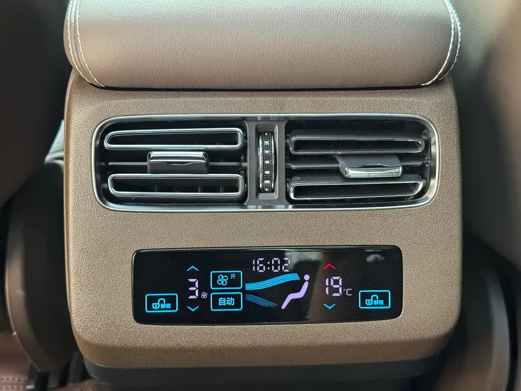 BYD Han 2025 EV Smart Drive 635KM Flagship 2025 - thumbnail 20