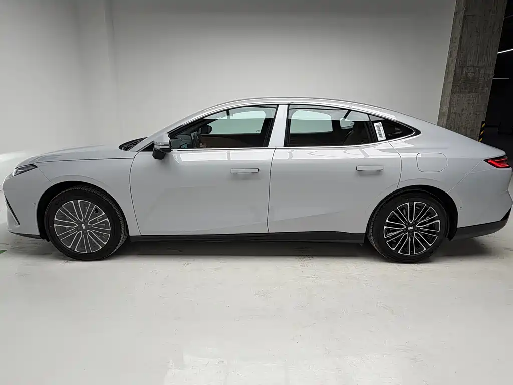 Geely Galaxy Geely Galaxy Starlight 8 2025 130km EM-i Premium Edition 2026 - thumbnail 9