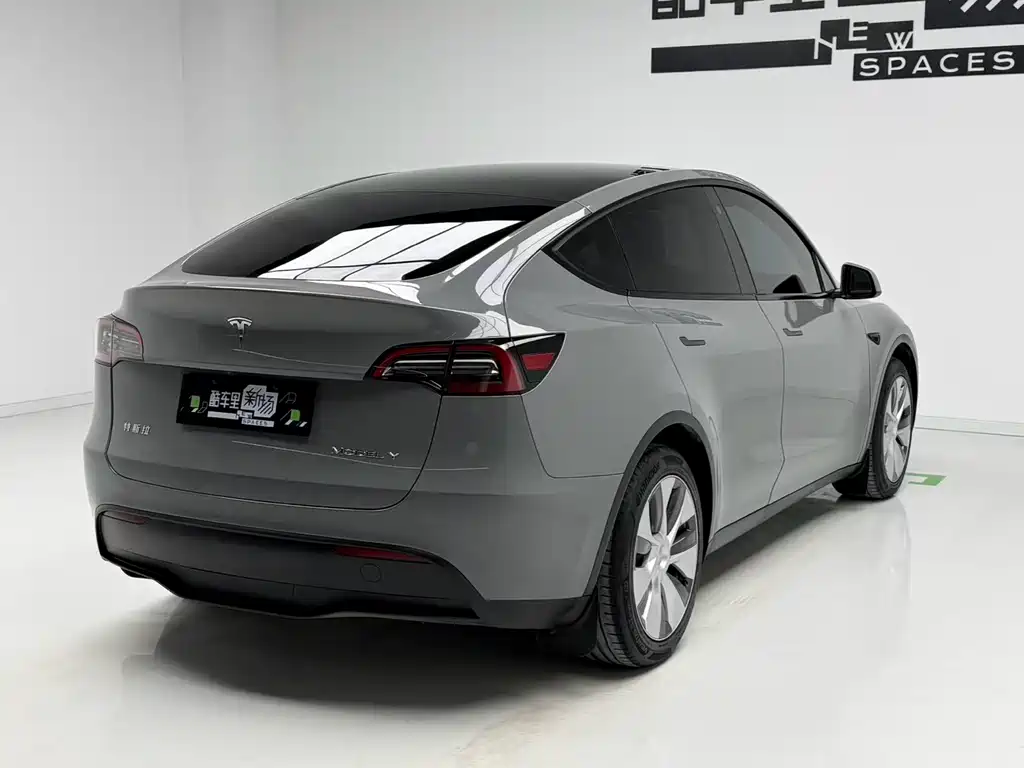 Tesla Model Y 2022 Rear-Wheel Drive Version 2023 - thumbnail 4
