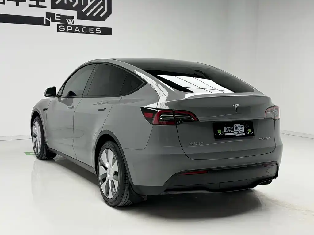 Tesla Model Y 2022 Rear-Wheel Drive Version 2023 - thumbnail 6