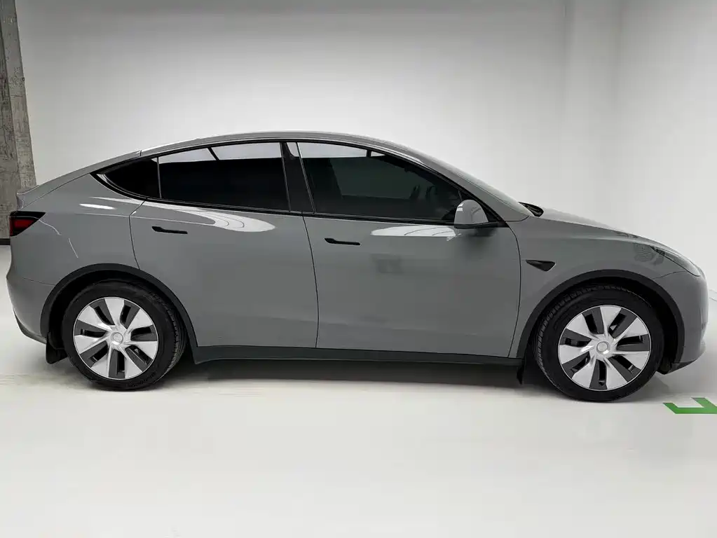 Tesla Model Y 2022 Rear-Wheel Drive Version 2023 - thumbnail 7