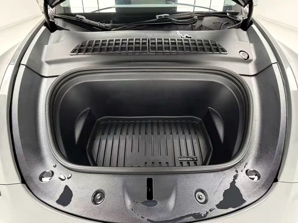 Tesla Model Y 2022 Rear-Wheel Drive Version 2023 - thumbnail 11