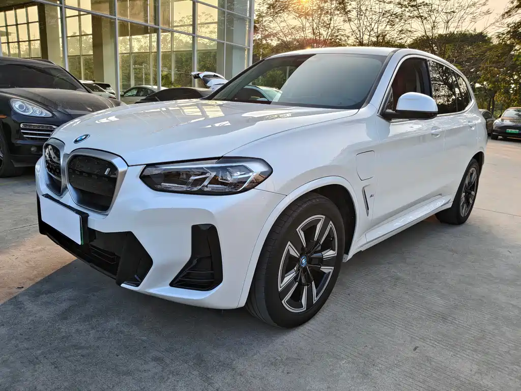 BMW BMW iX3 2024 Leading Edition 2024