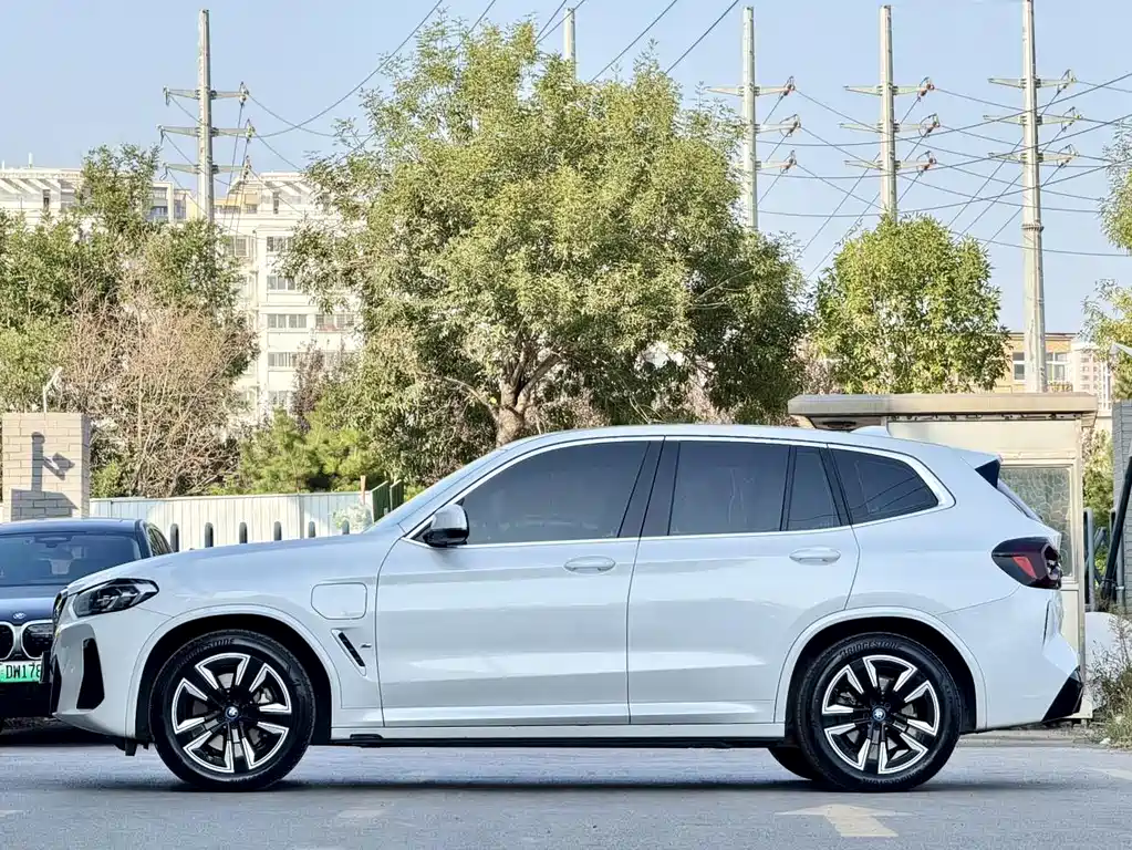 BMW BMW iX3 2024 Leading Edition 2025 - thumbnail 3
