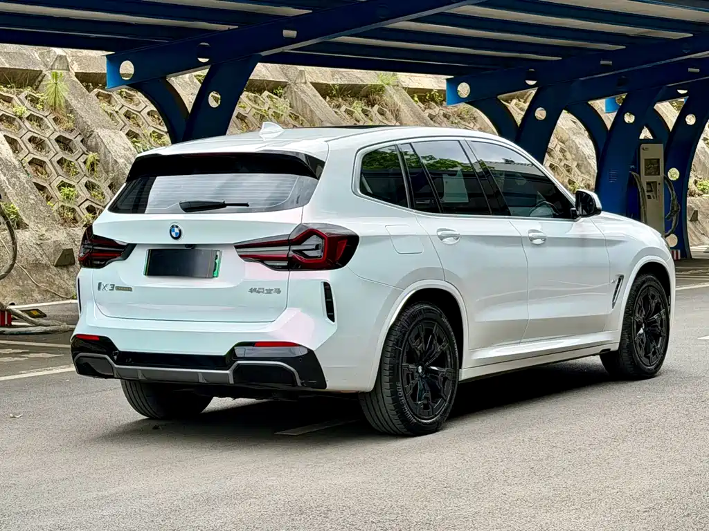 BMW BMW iX3 2024 Leading Edition 2025 - thumbnail 4