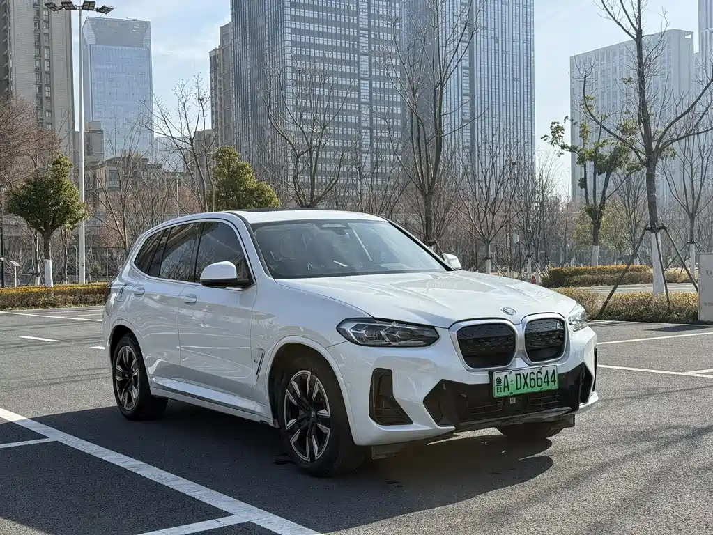 BMW BMW iX3 2024 Leading Edition 2025 - thumbnail 3