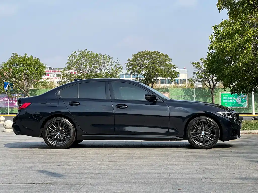 BMW BMW 3 Series 2021 330i M Sport Shadow Night Package 2021 - thumbnail 4