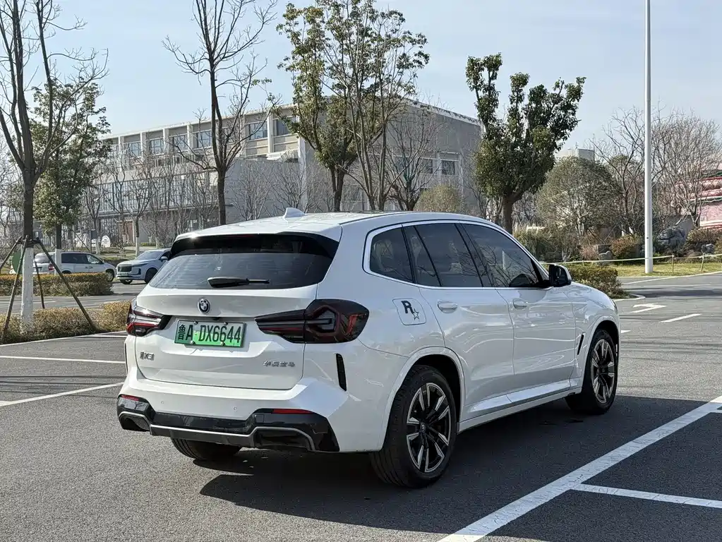 BMW BMW iX3 2024 Leading Edition 2025 - thumbnail 4
