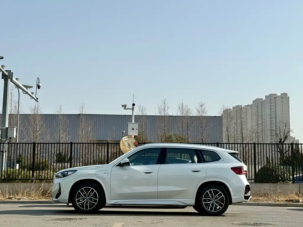 BMW BMW iX1 2025 eDrive25L M Sport Package 2026 - thumbnail 2