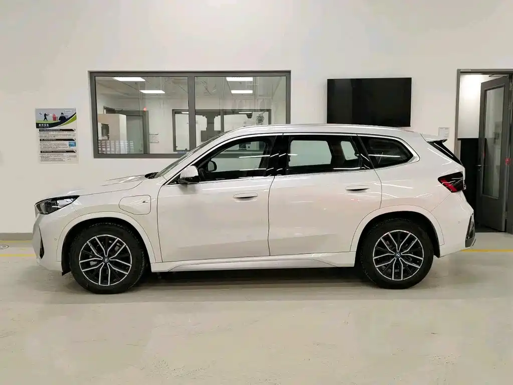 BMW BMW iX1 2025 eDrive25L M Sport Package 2025 - thumbnail 4