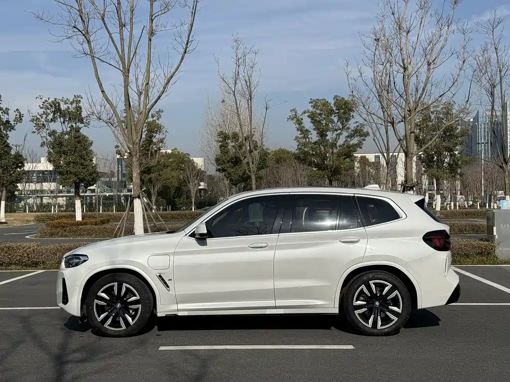 BMW BMW iX3 2024 Leading Edition 2025 - thumbnail 8