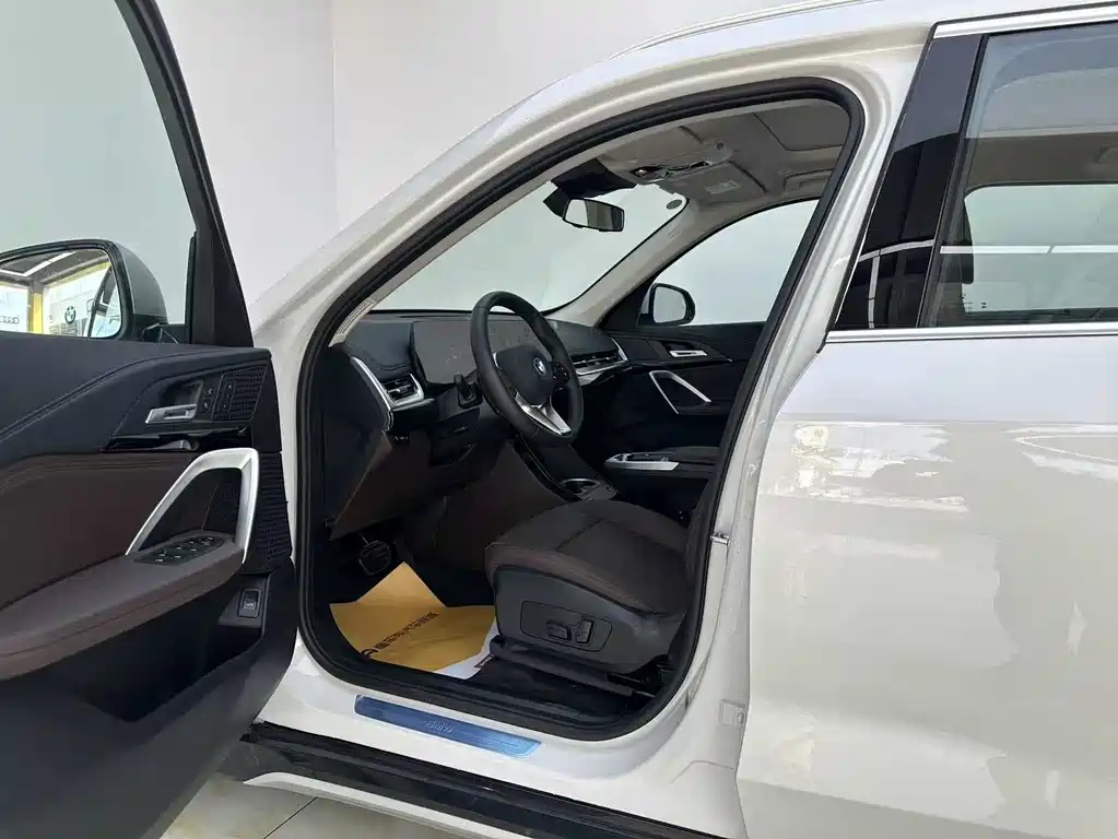 BMW BMW iX1 2025 eDrive25L X Design Package 2025 - thumbnail 5