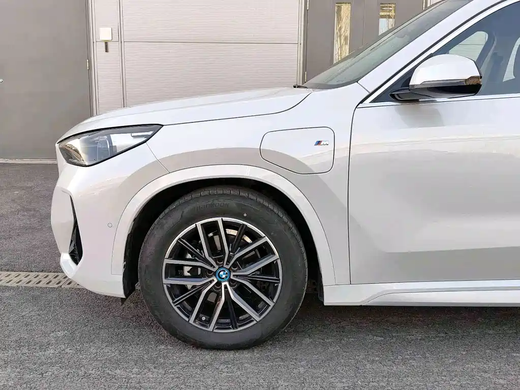 BMW BMW iX1 2025 eDrive25L M Sport Package 2025 - thumbnail 4