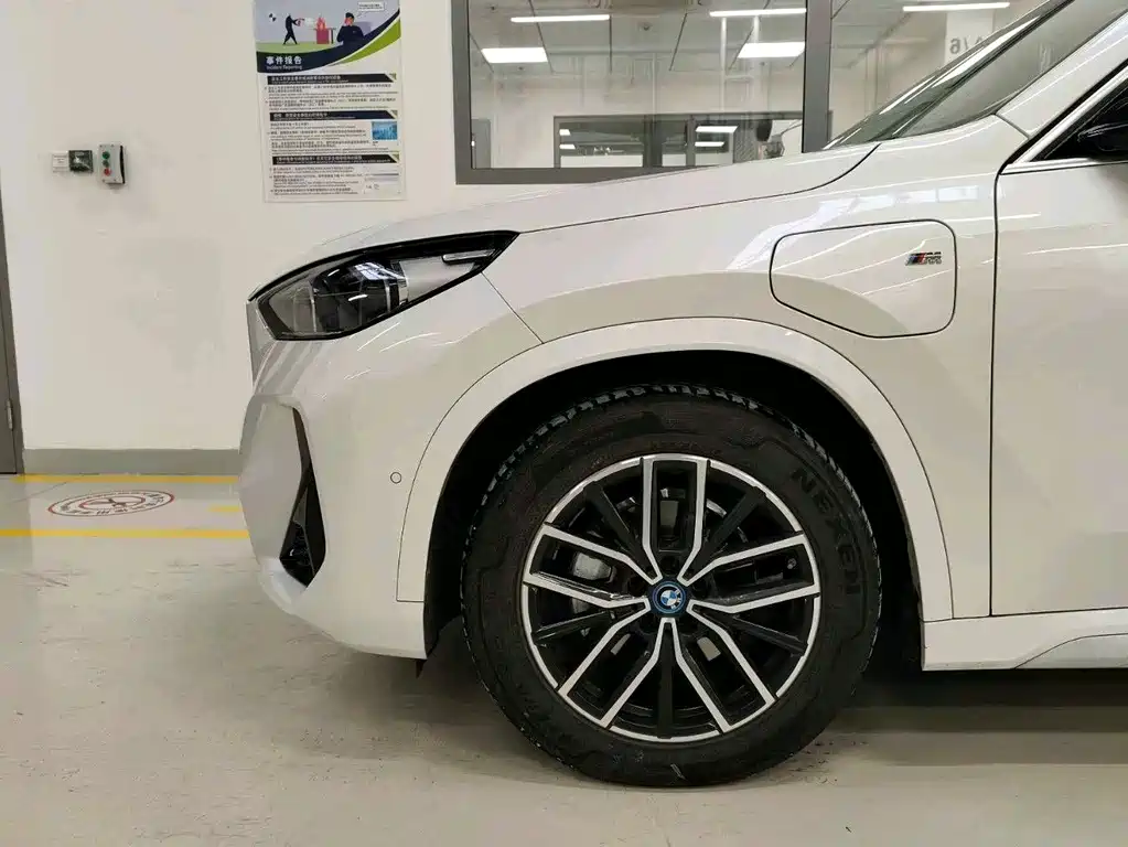BMW BMW iX1 2025 eDrive25L M Sport Package 2025 - thumbnail 6