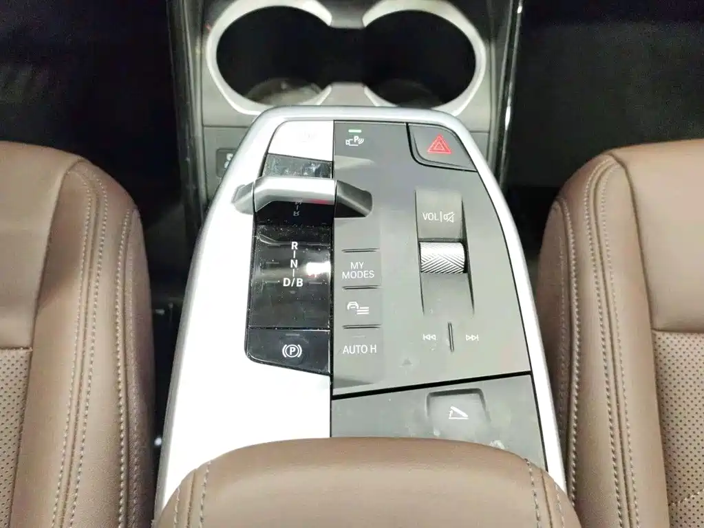 BMW BMW iX1 2025 eDrive25L M Sport Package 2025 - thumbnail 10